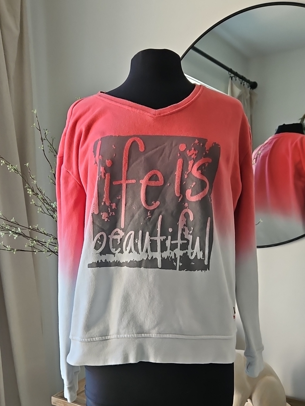 Peace Love World Women's Life is Beautiful' Sweatshirt. Size M